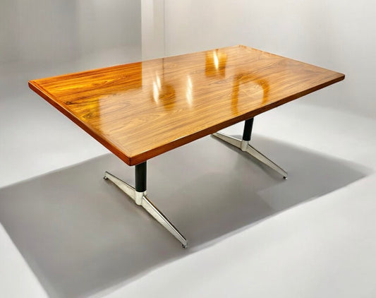 table danoise sur piètement métallique