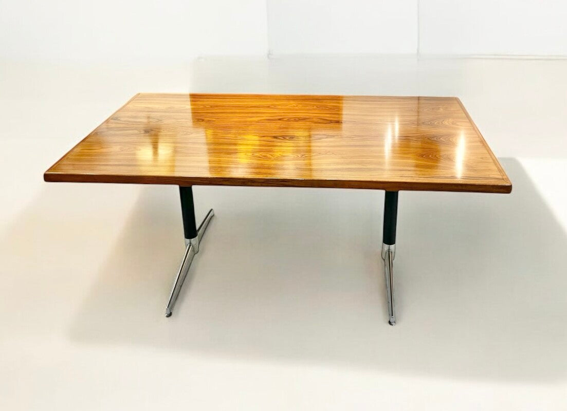 table danoise sur piètement métallique